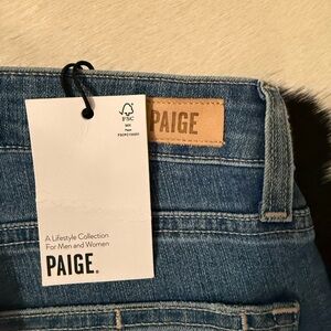 PAIGE Bootcut Jeans in Medium Blue Wash